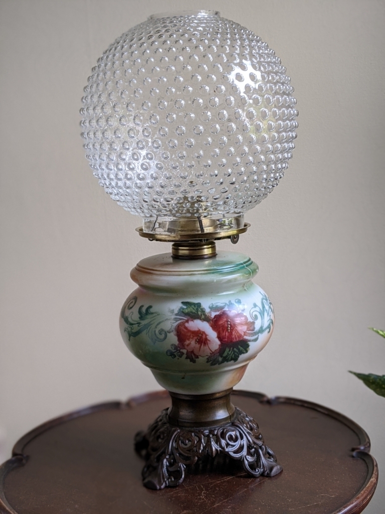 Oil lamp with hobnail shade